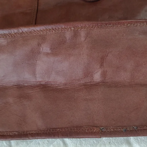 Brown Leather Tote Bag with Spacious Design and Classic Shape - Picture 8 of 12